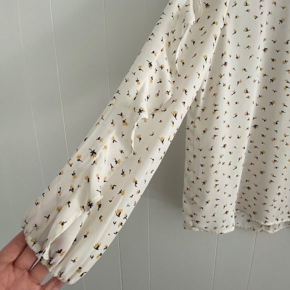 Loft outlet lightweight long sleeve floral print ruffle sleeve blouse size MP - Picture 5 of 9